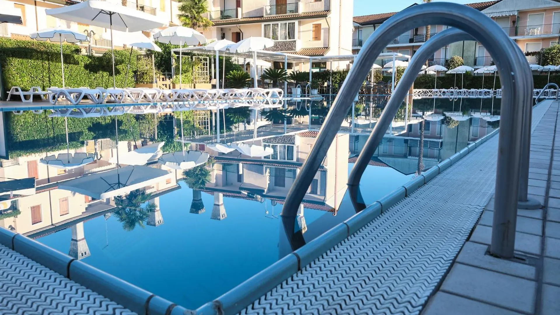 Apartment Joyful Getaway Flat In A Residence With Aircon Rosolina Mare Italy
